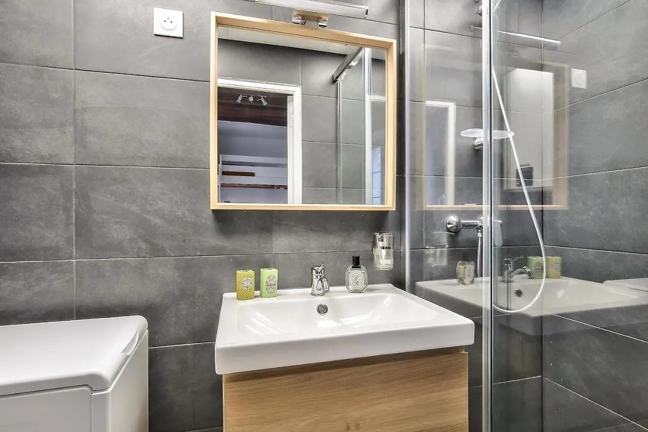 Apartment Cosy Mezzanine Studio In The Heart Of Paris